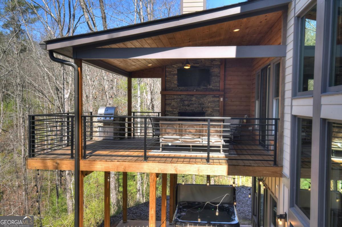 466 E Watersong Bluff Ellijay GA 30540