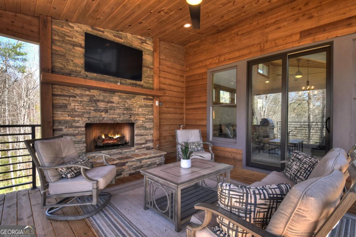 466 E Watersong Bluff Ellijay GA 30540