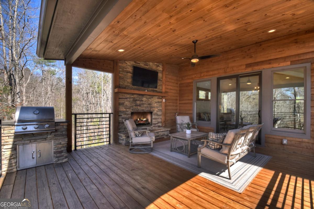 466 E Watersong Bluff Ellijay GA 30540