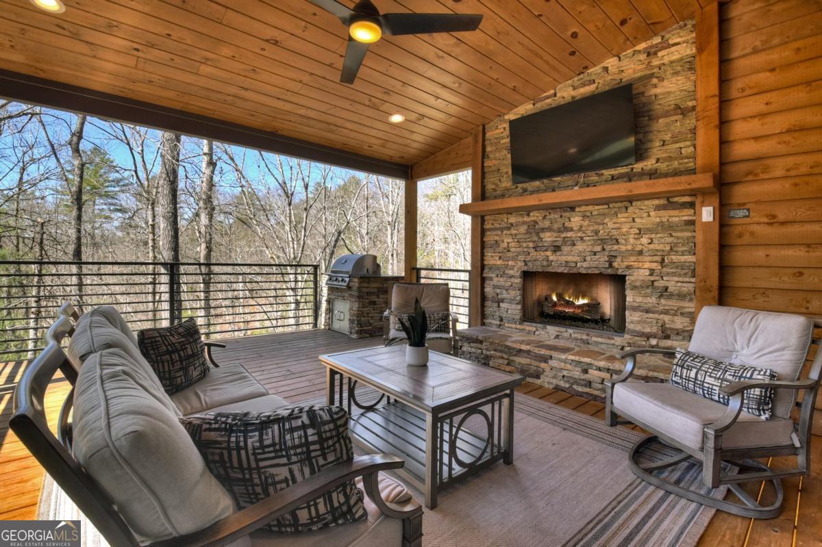 466 E Watersong Bluff Ellijay GA 30540