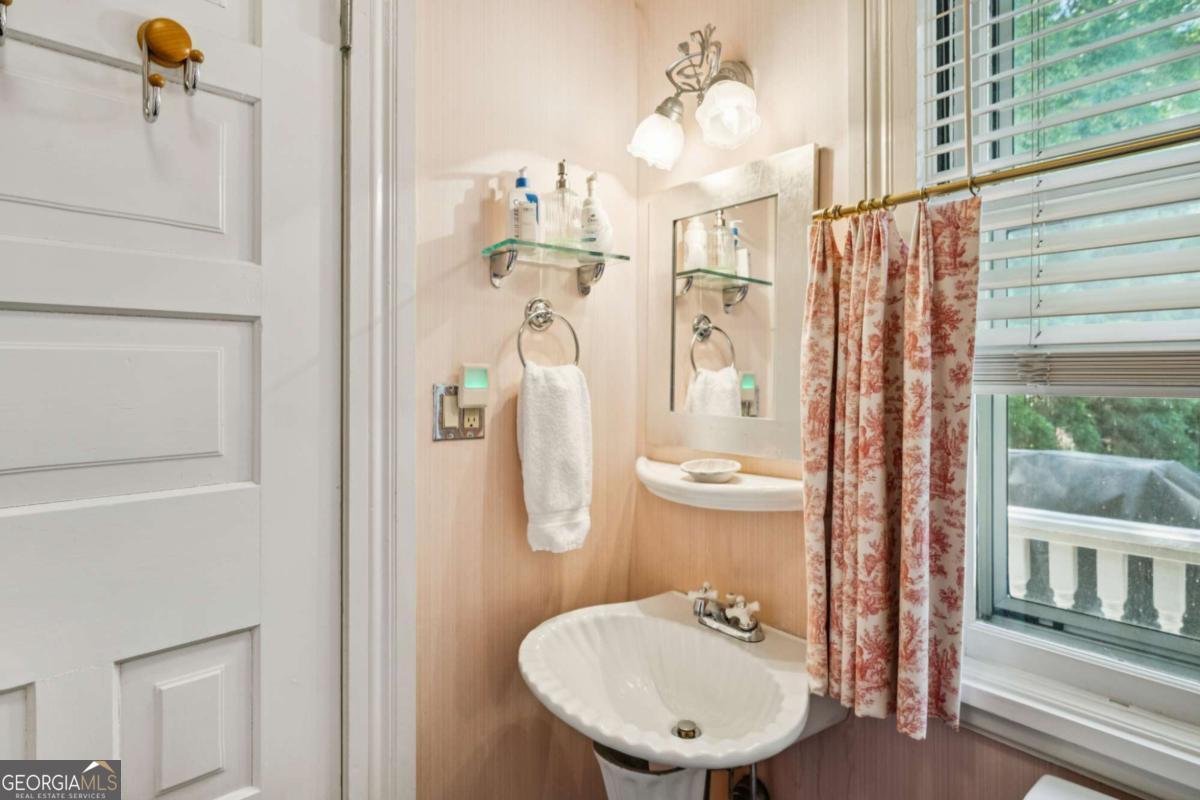36 Delta Place NE Atlanta GA 30307