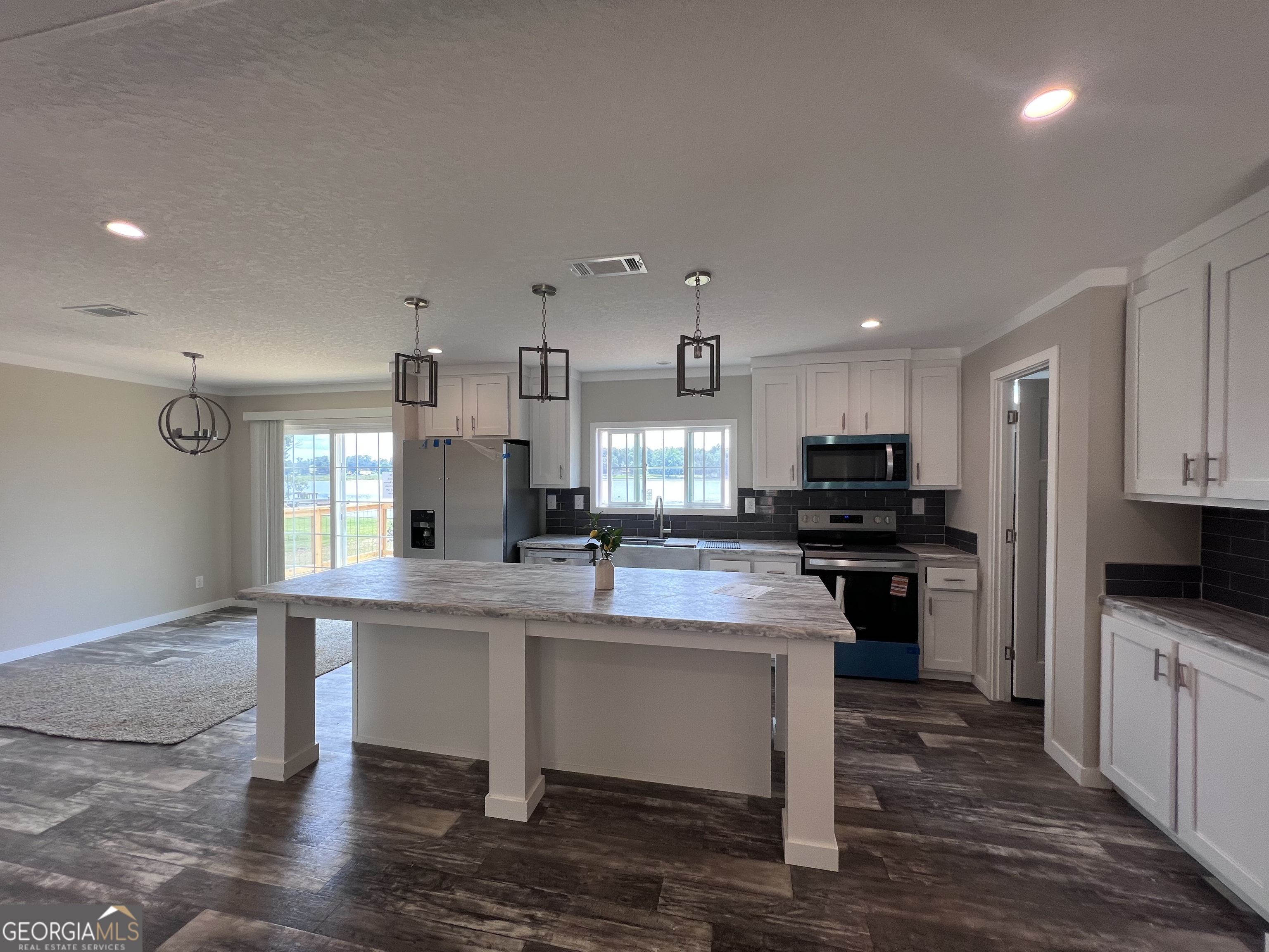 105 N Lakeshore Drive Ivey GA 31031