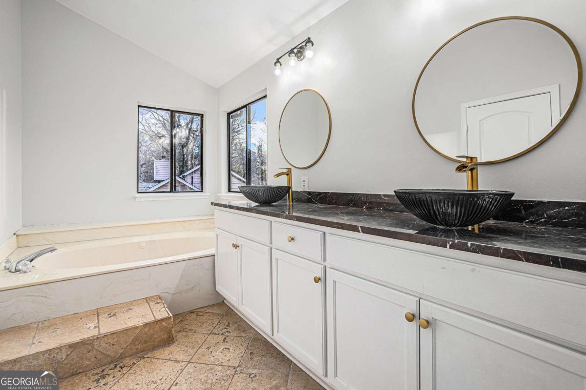 1655 Links Overlook Stone Mountain GA 30088
