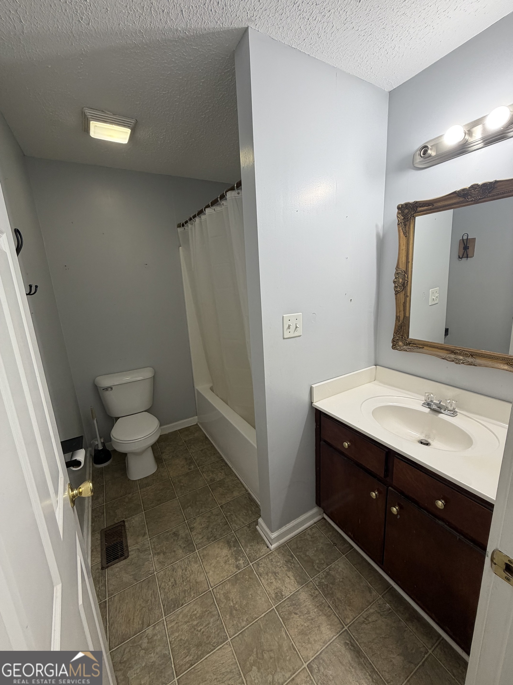 151 S Tusten Street Elberton GA 30635