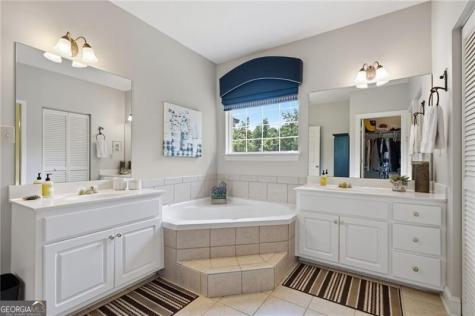 92 Gleneagle Court Clayton GA 30525