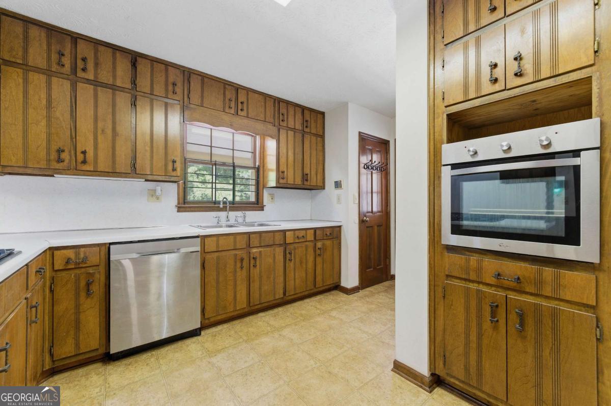 2485 Maple Street Snellville GA 30078