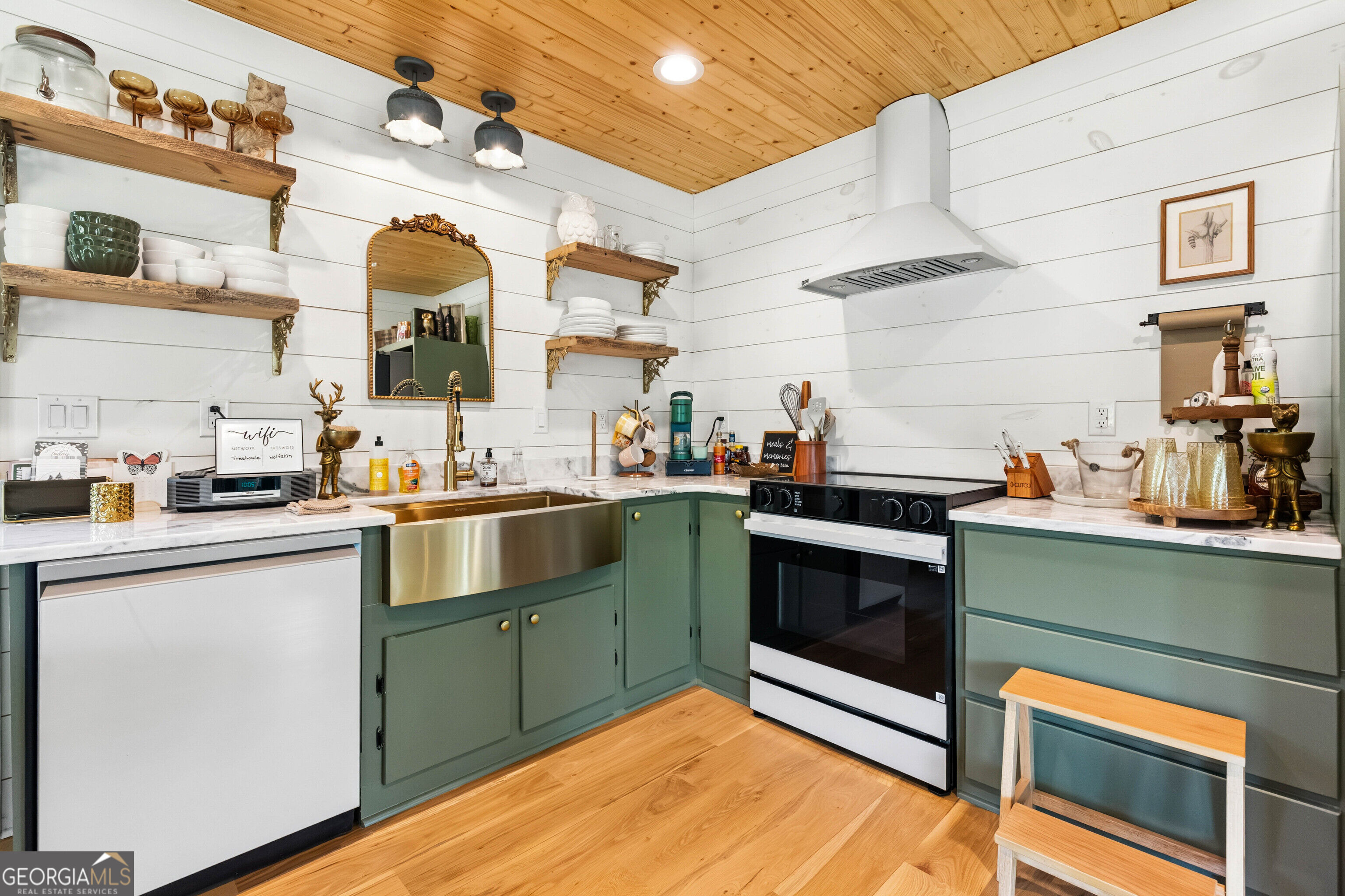 692 Hutchins Wolfskin Road Stephens GA 30667