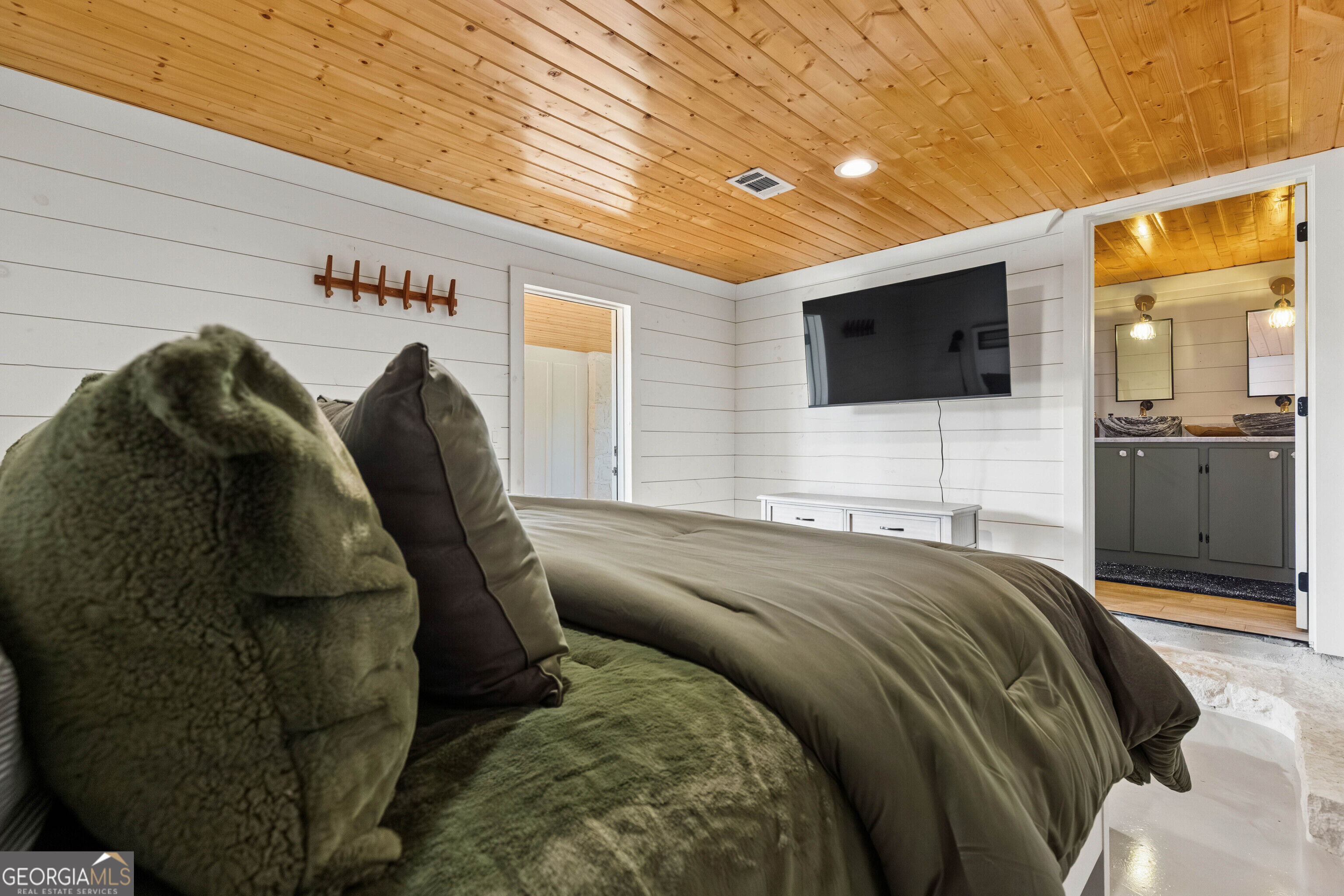 692 Hutchins Wolfskin Road Stephens GA 30667