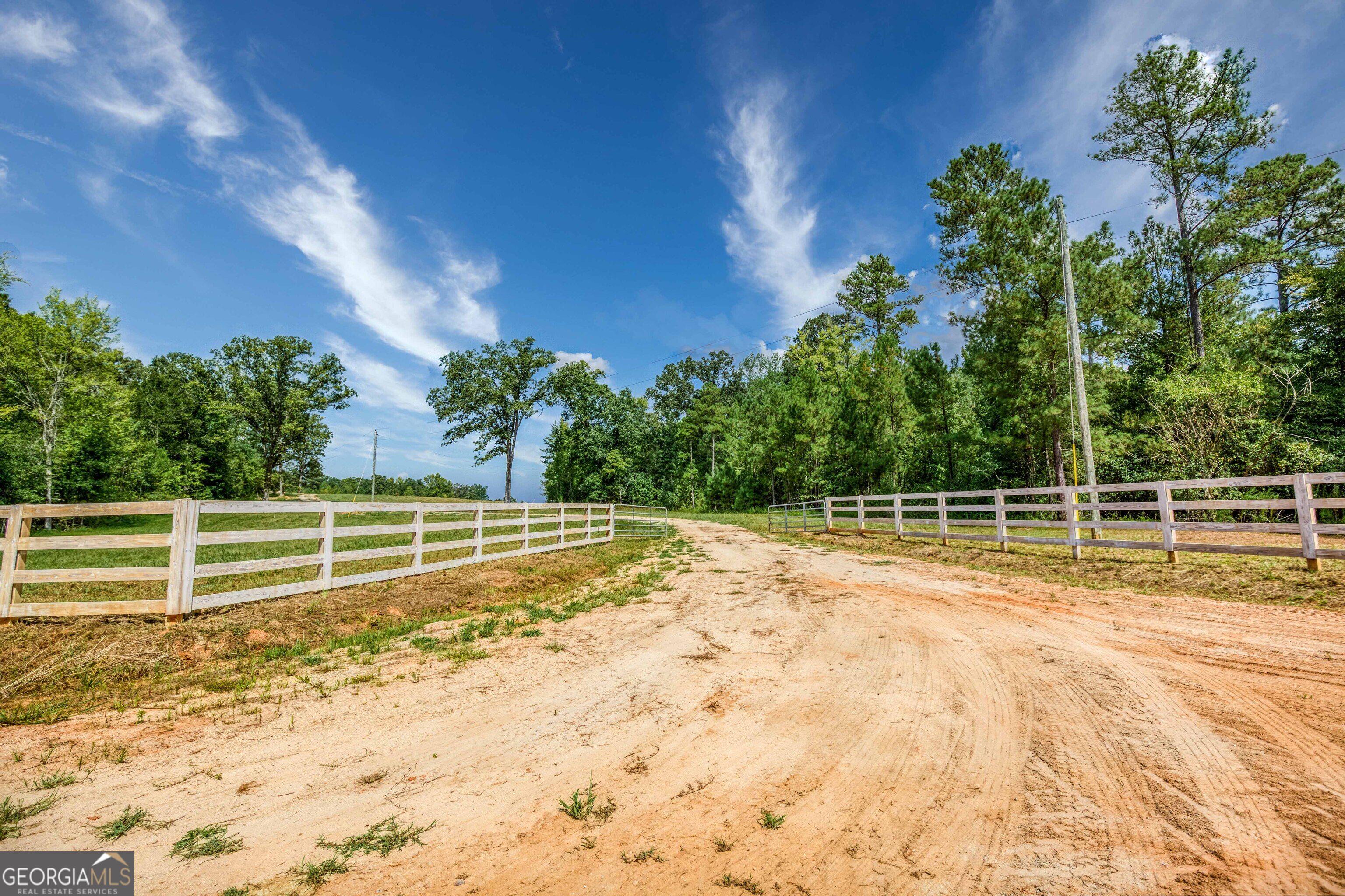 692 Hutchins Wolfskin Road Stephens GA 30667