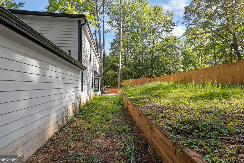 5052 Wind Point Stone Mountain GA 30088
