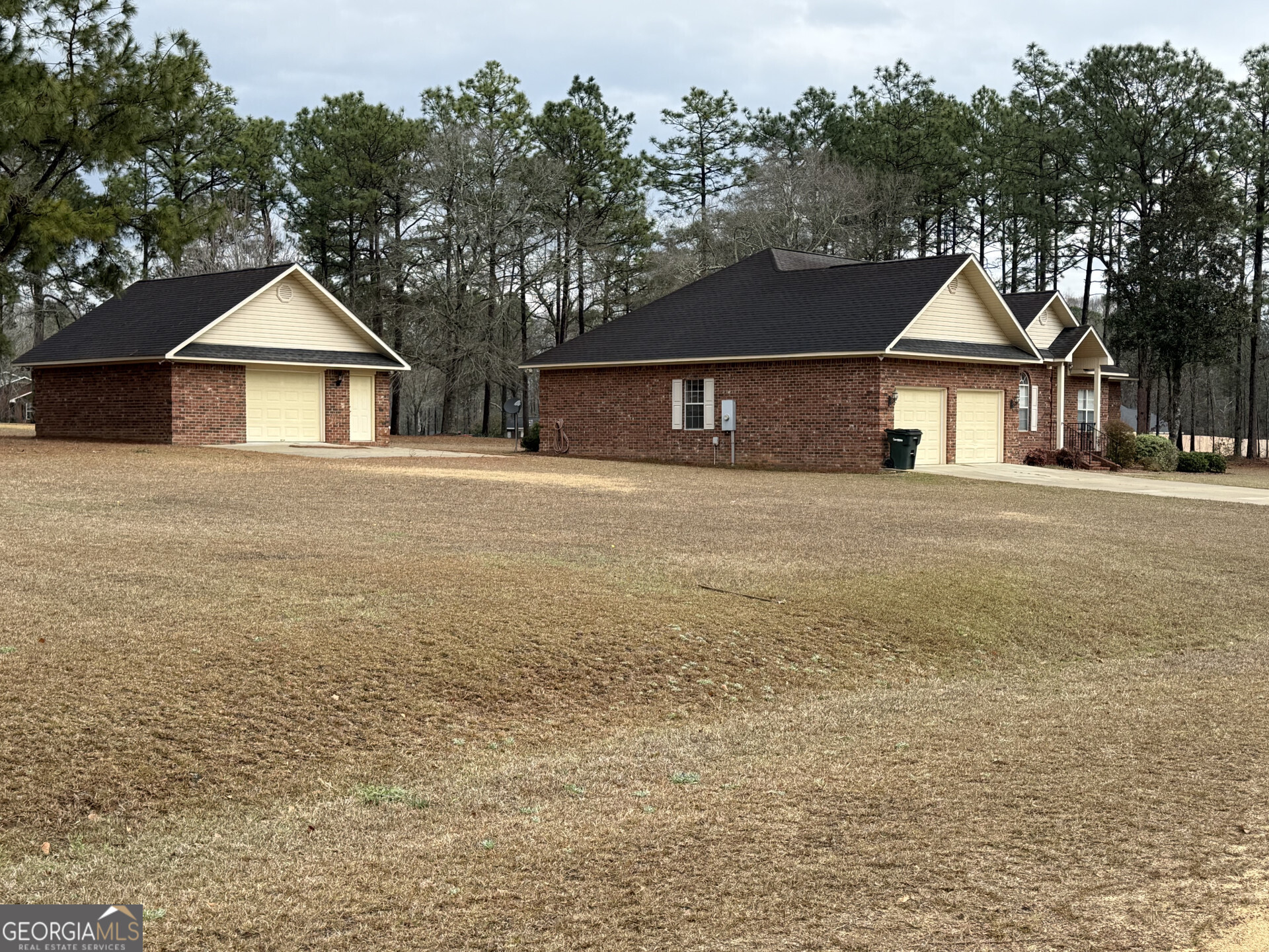 102 Oak Circle Glennville GA 30427