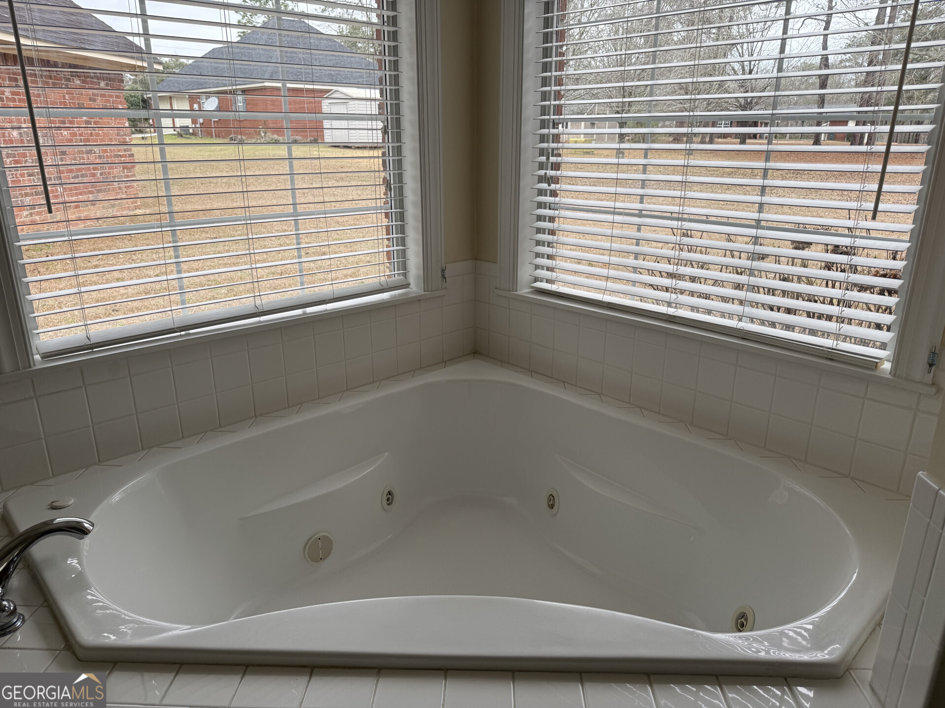 102 Oak Circle Glennville GA 30427