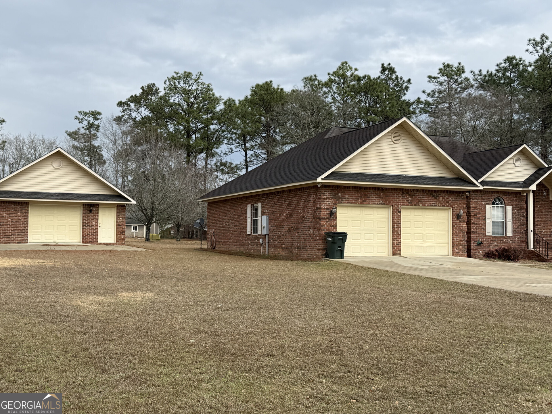 102 Oak Circle Glennville GA 30427