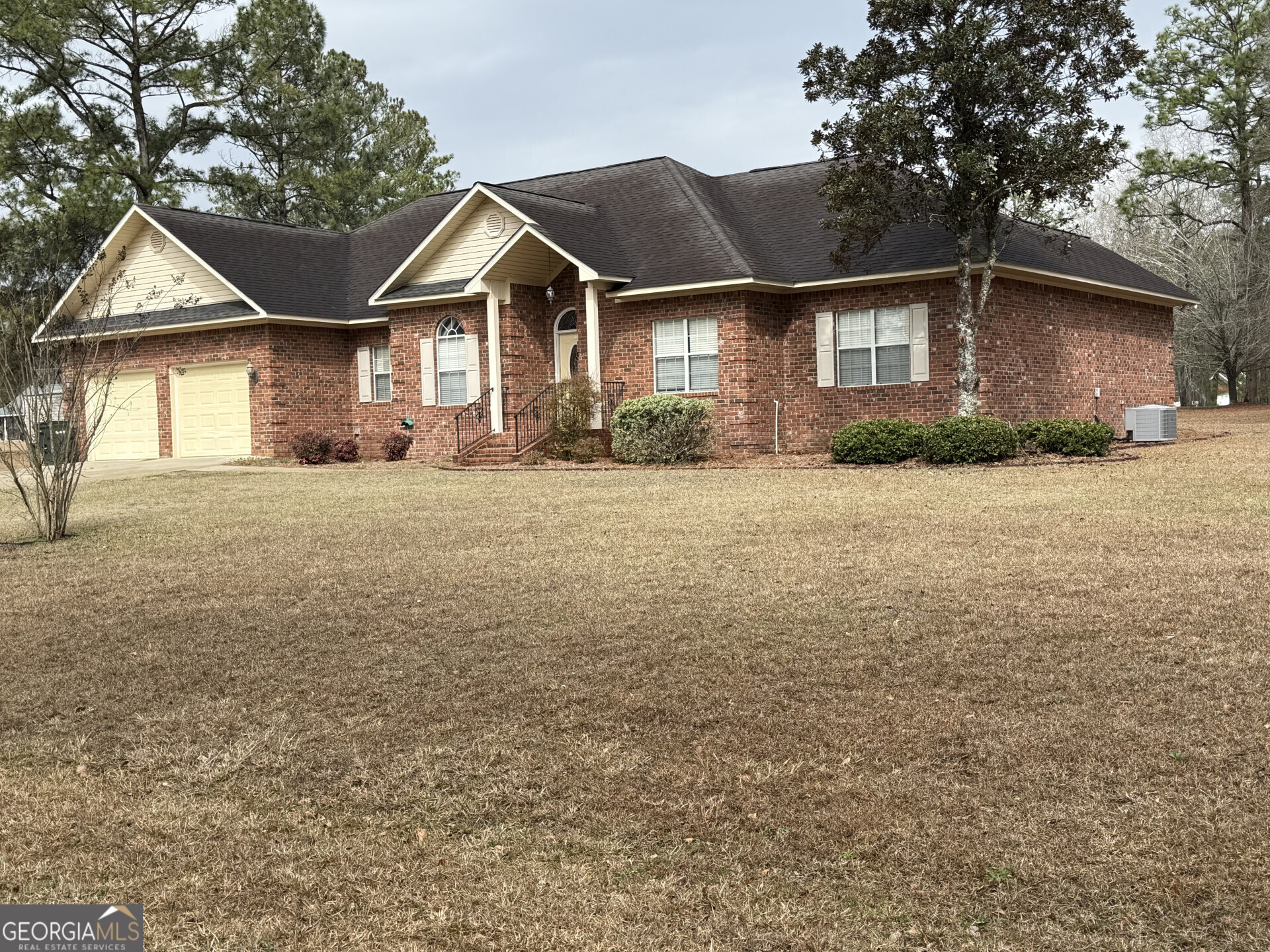 102 Oak Circle Glennville GA 30427