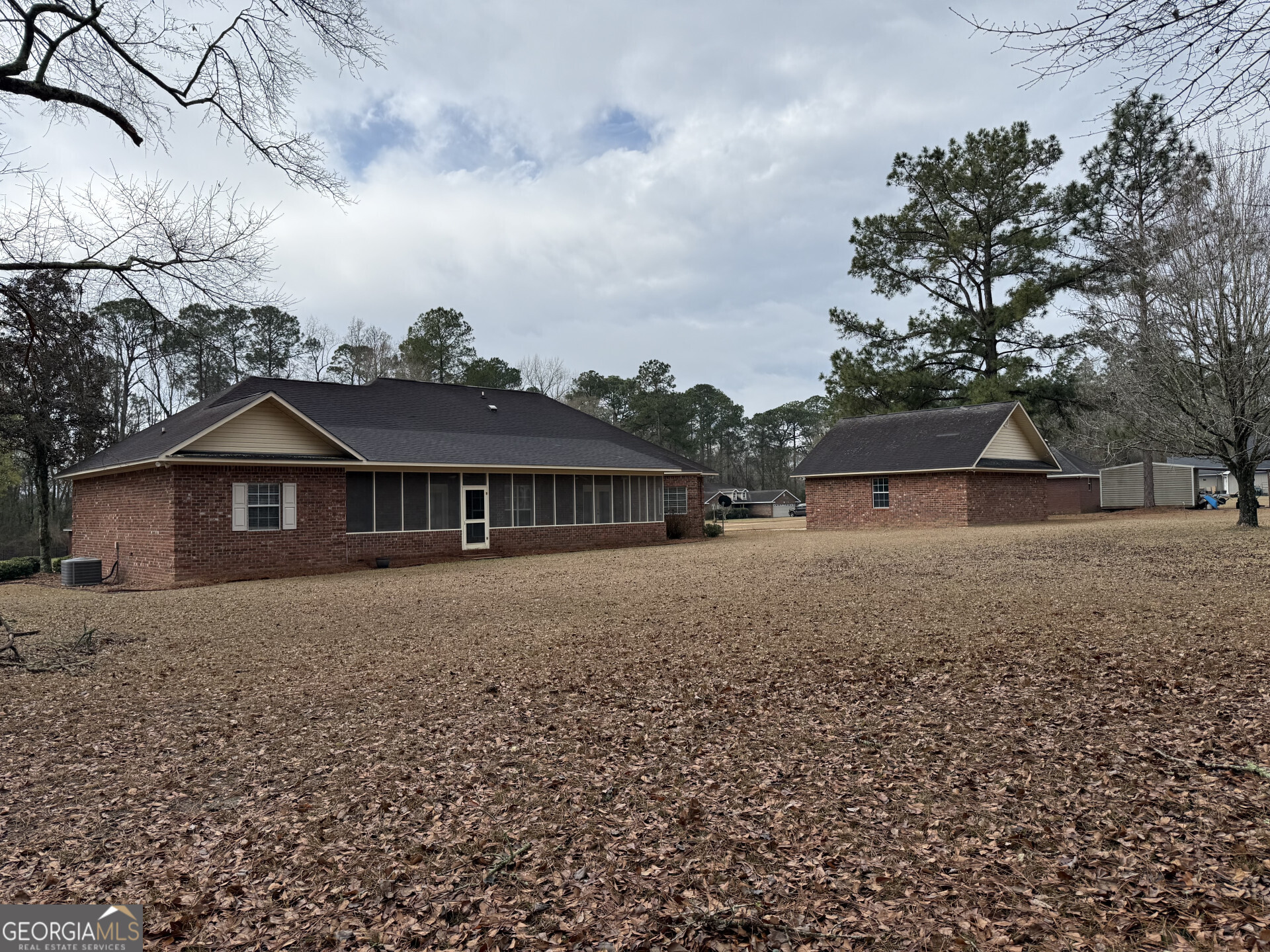 102 Oak Circle Glennville GA 30427