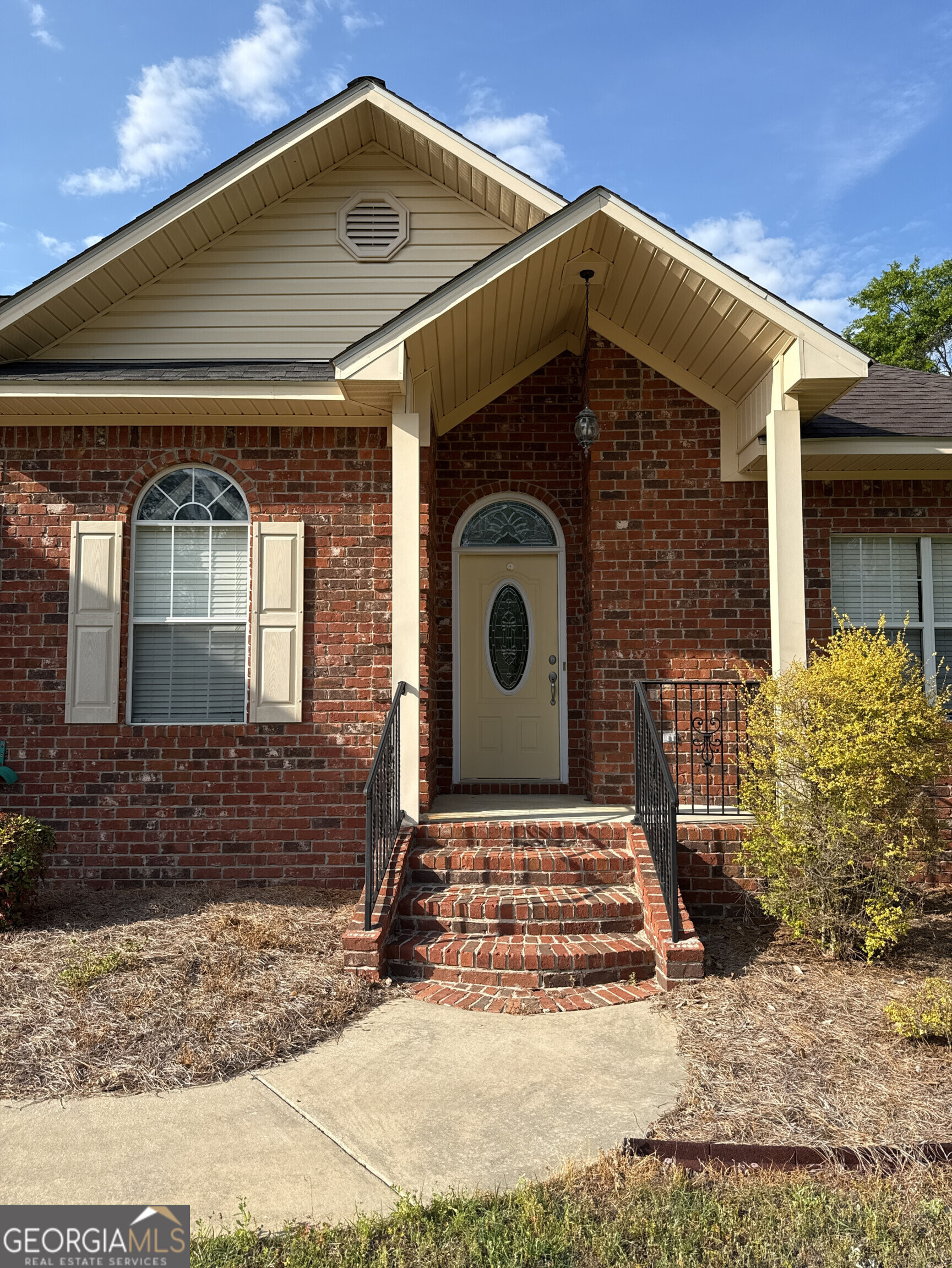 102 Oak Circle Glennville GA 30427