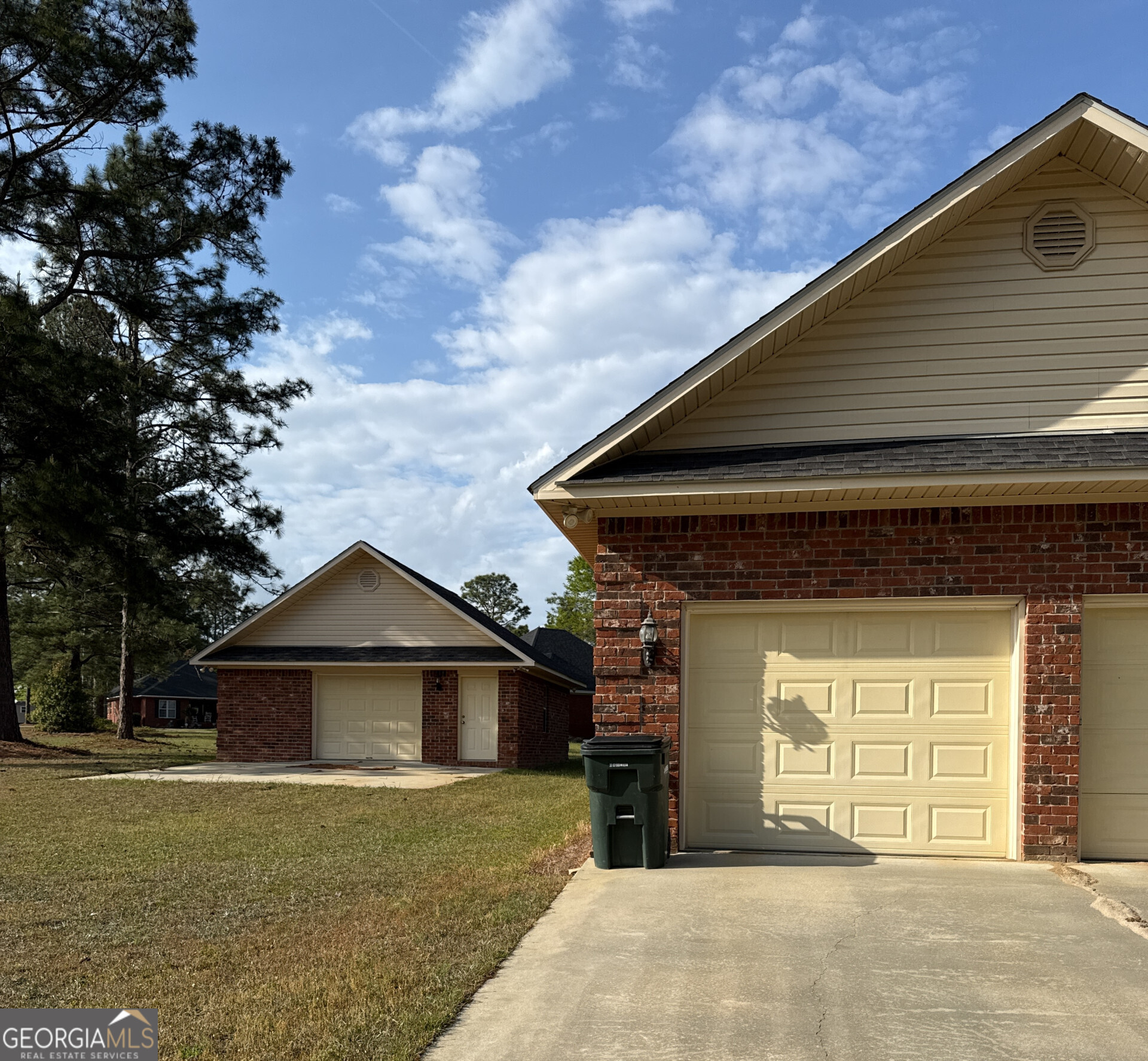 102 Oak Circle Glennville GA 30427