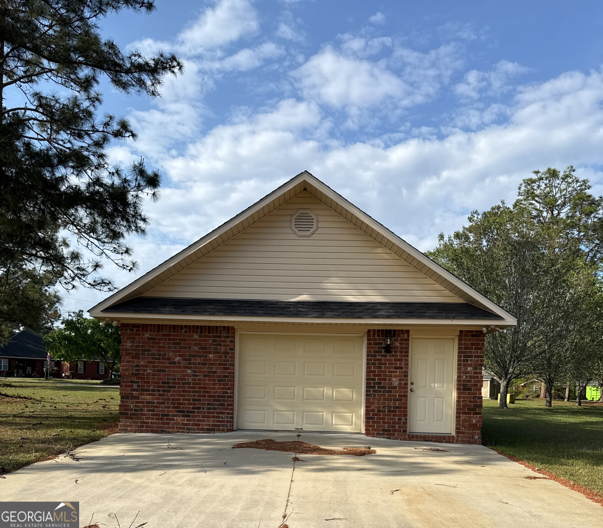 102 Oak Circle Glennville GA 30427