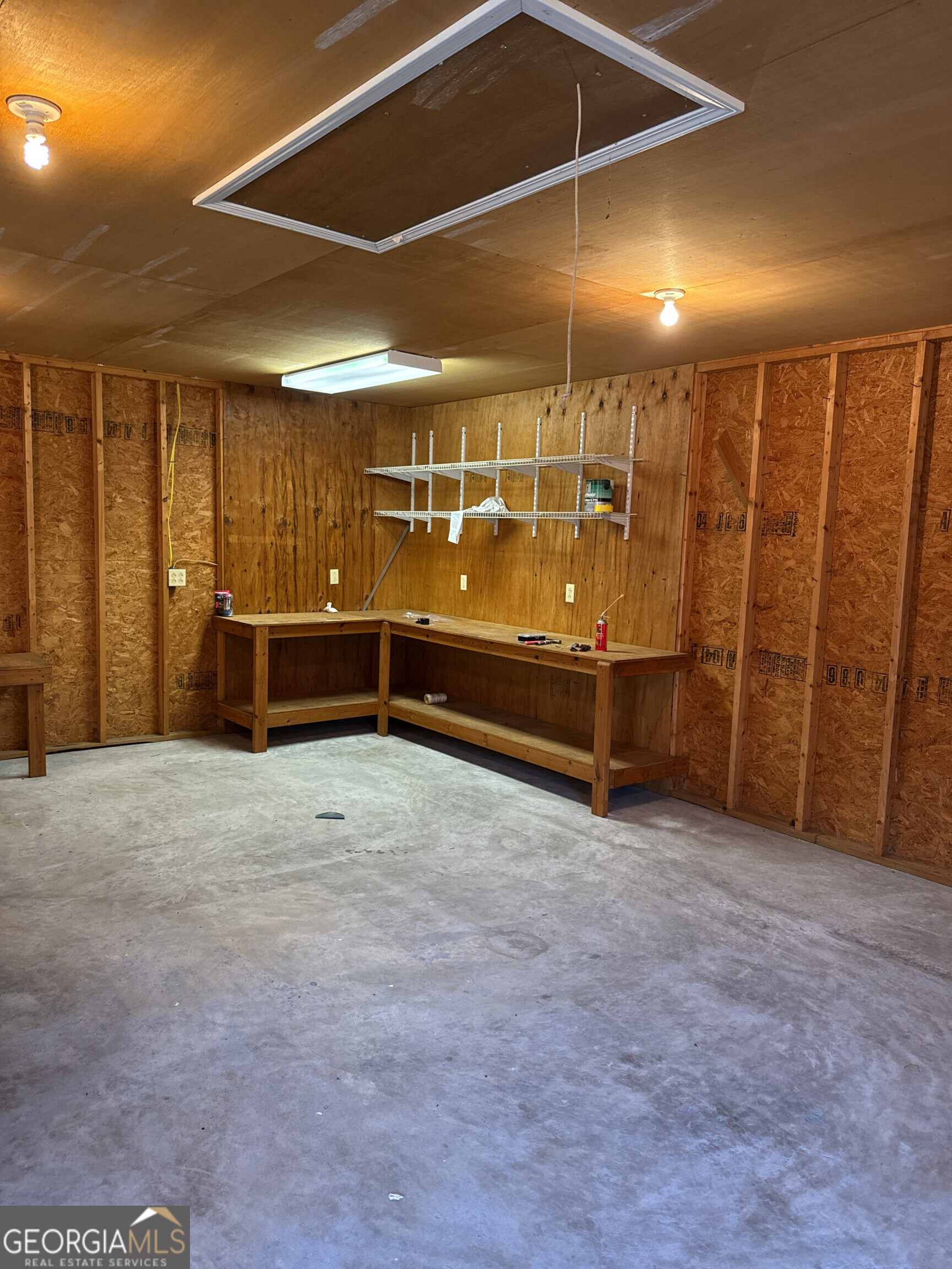 102 Oak Circle Glennville GA 30427