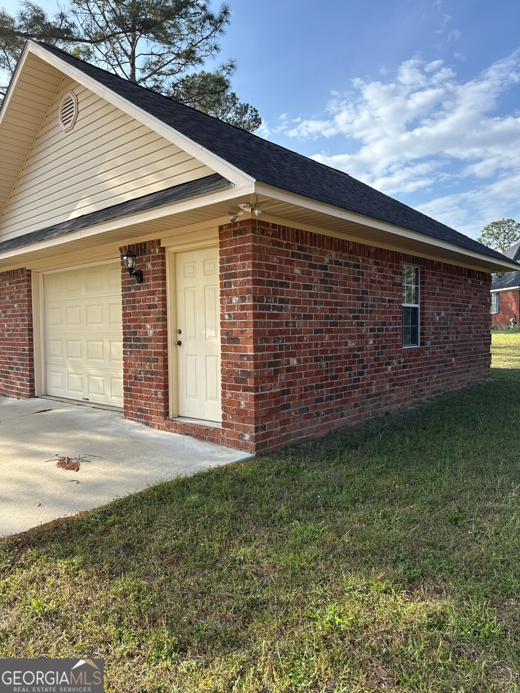 102 Oak Circle Glennville GA 30427