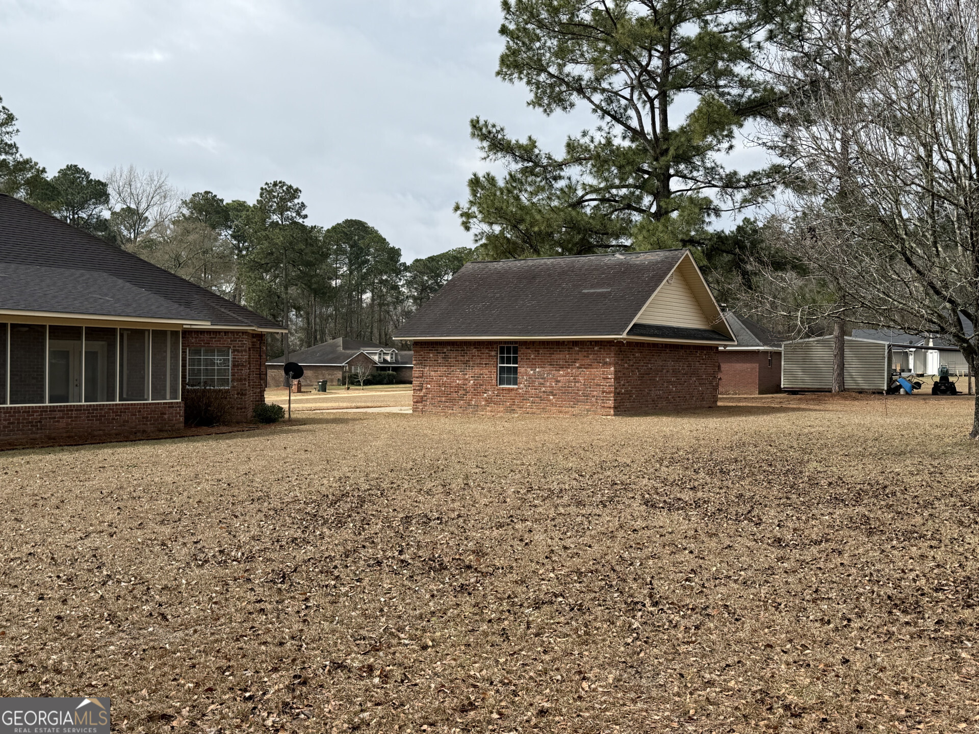 102 Oak Circle Glennville GA 30427