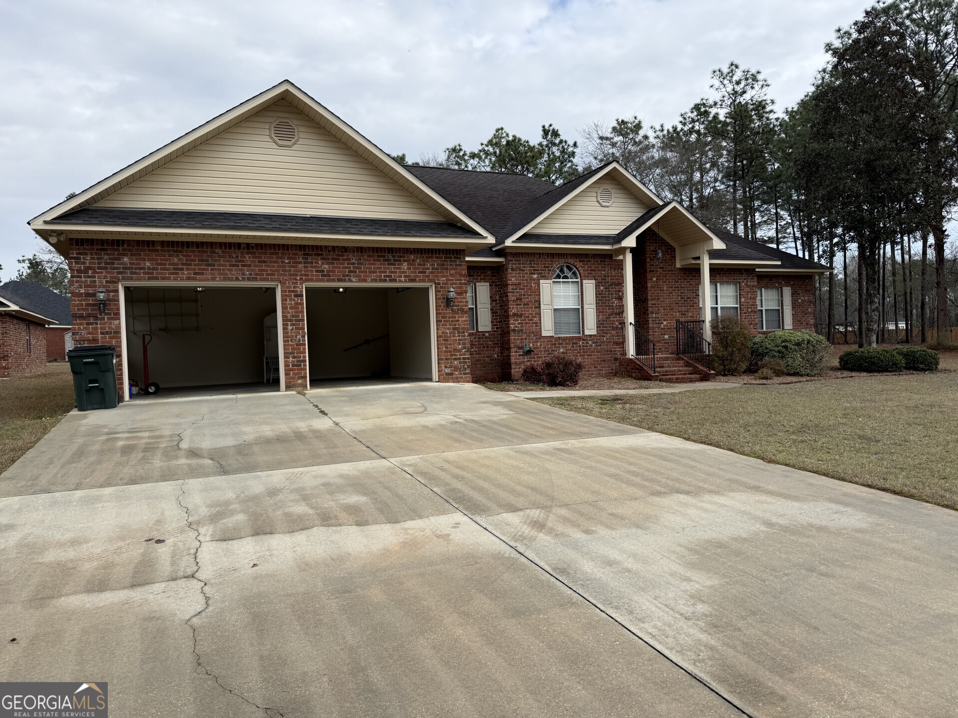 102 Oak Circle Glennville GA 30427