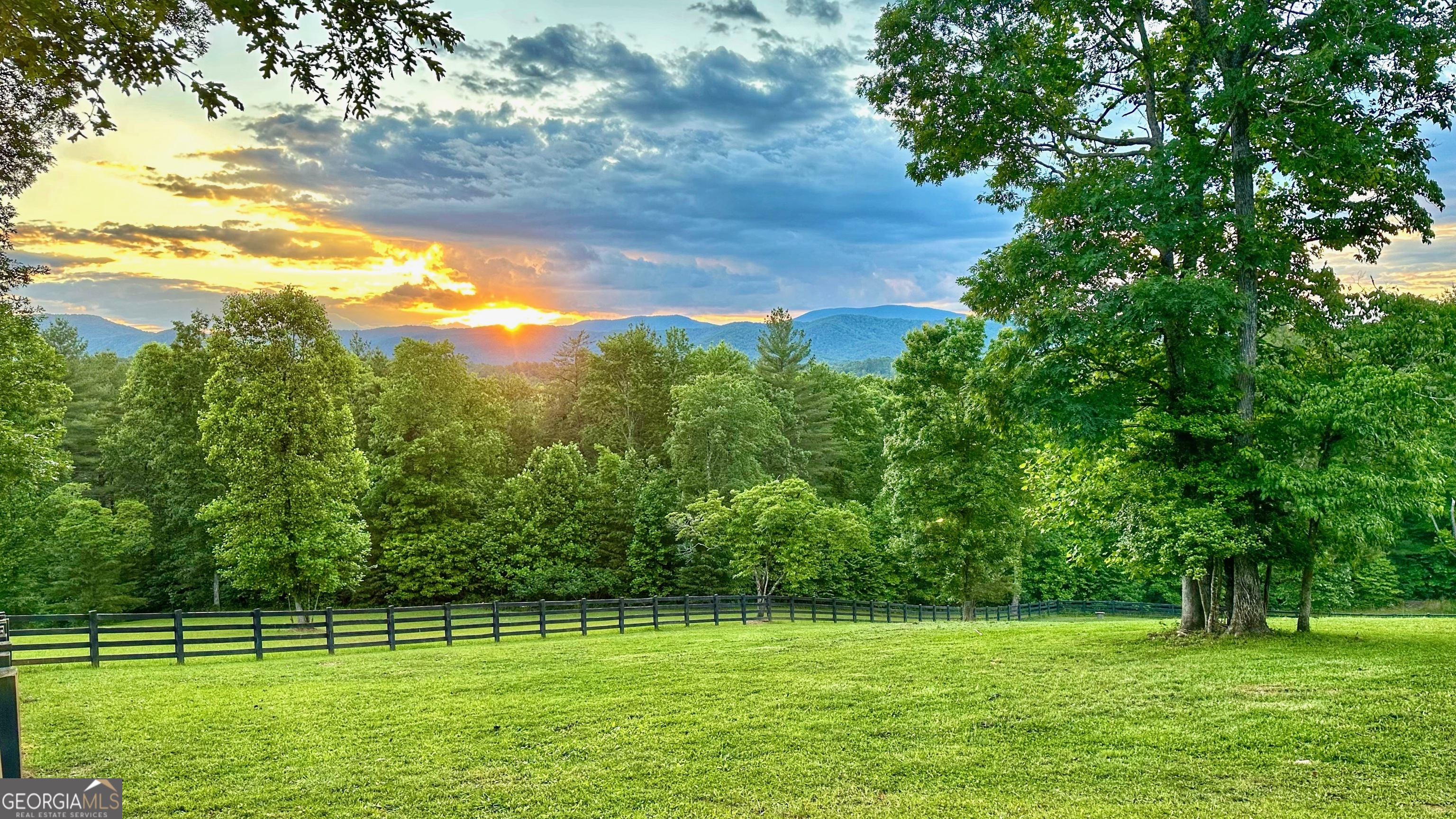 98 S Saddleback Trail Blue Ridge GA 30513