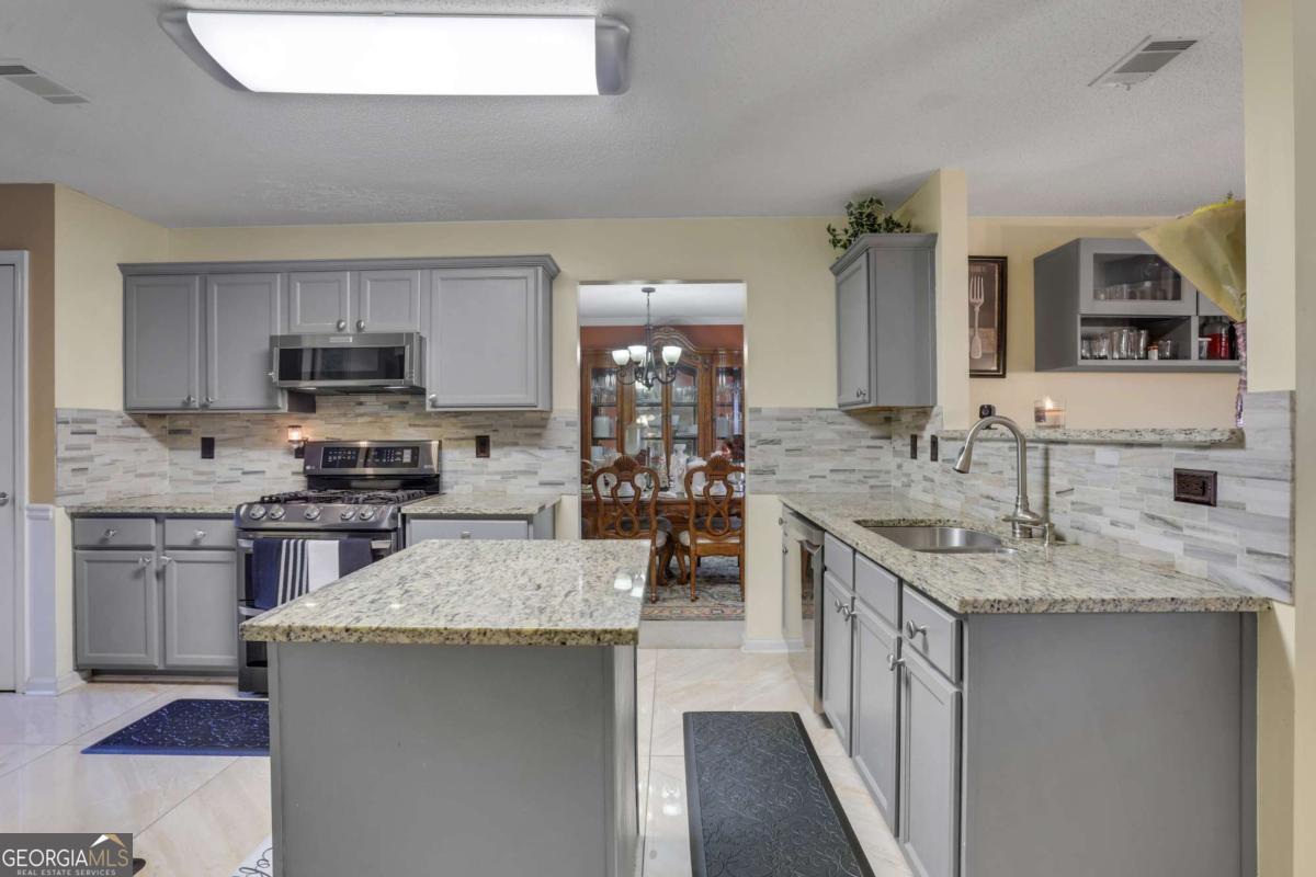 5870 Sunflower Court Ellenwood GA 30294
