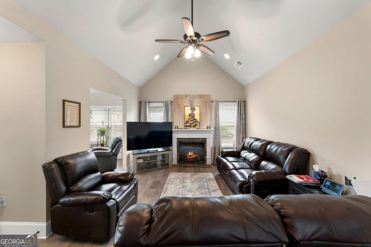 6 William Drive NE White GA 30184