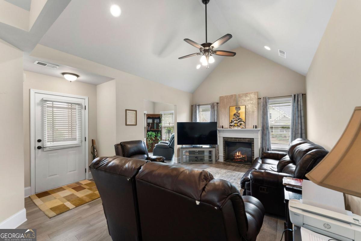 6 William Drive NE White GA 30184