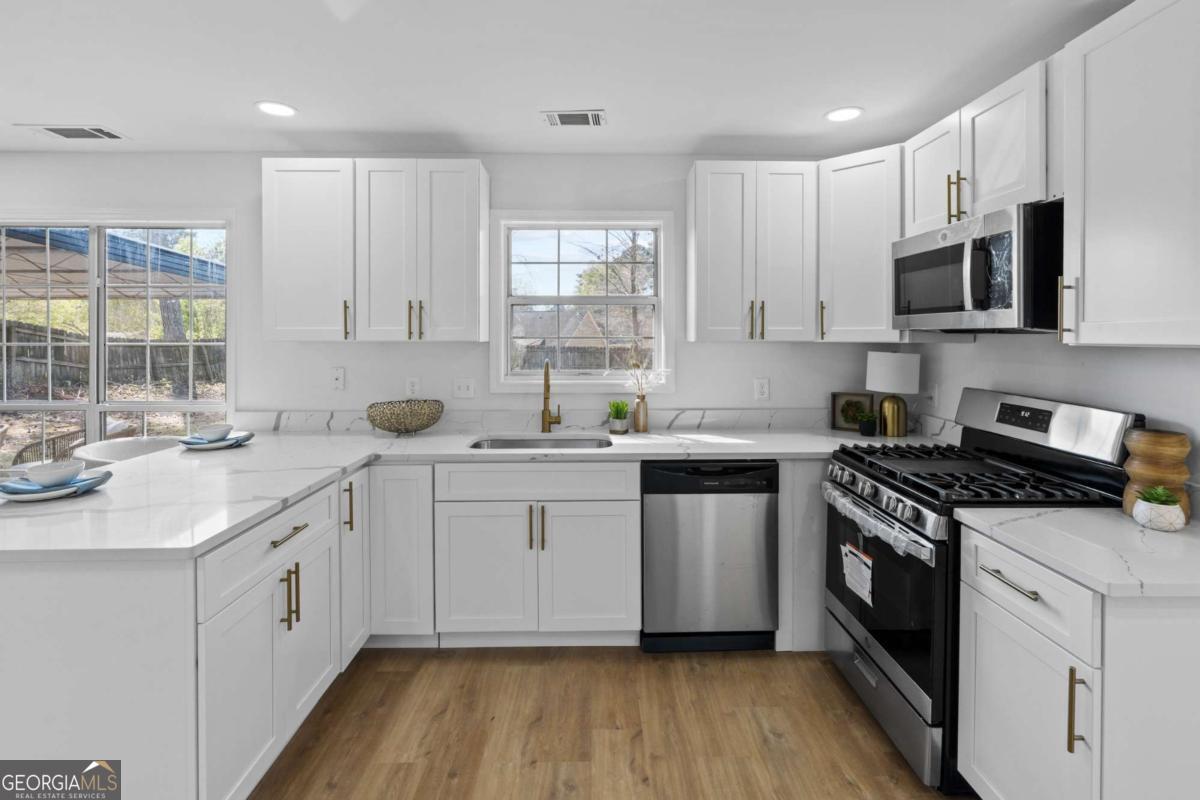 3347 Hobbit Glen Powder Springs GA 30127