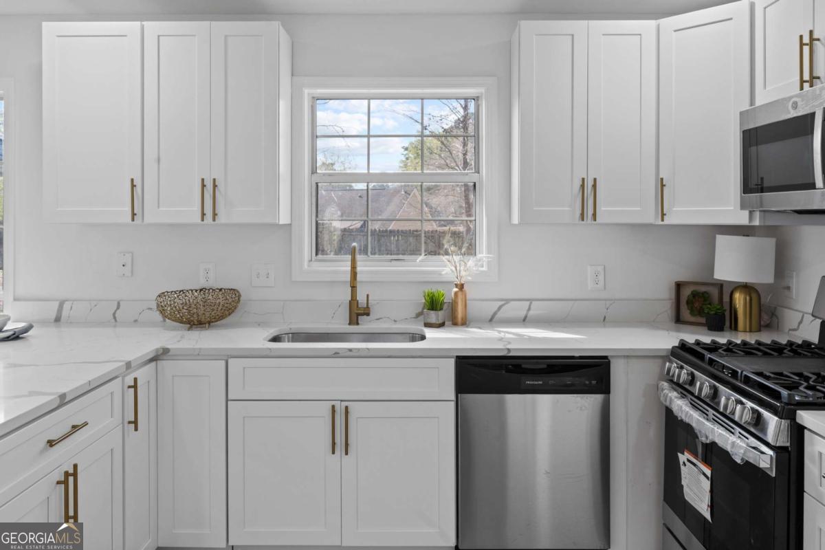 3347 Hobbit Glen Powder Springs GA 30127