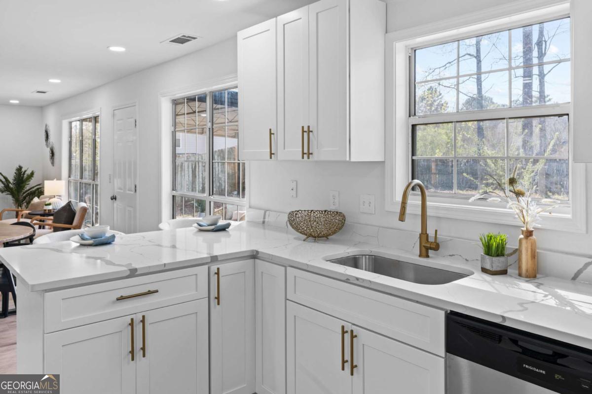 3347 Hobbit Glen Powder Springs GA 30127