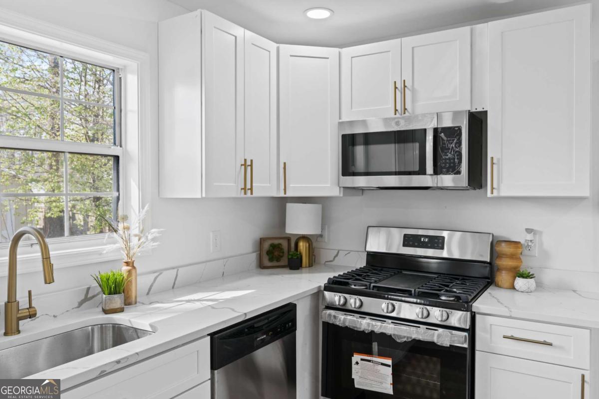 3347 Hobbit Glen Powder Springs GA 30127
