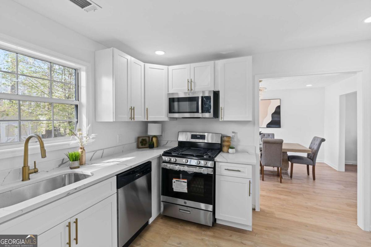 3347 Hobbit Glen Powder Springs GA 30127