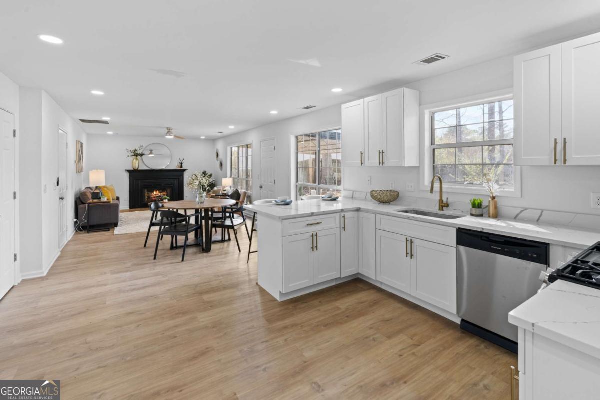 3347 Hobbit Glen Powder Springs GA 30127