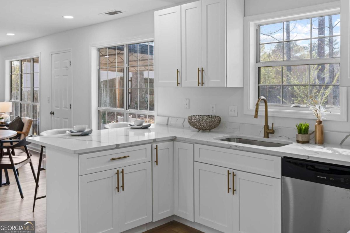 3347 Hobbit Glen Powder Springs GA 30127