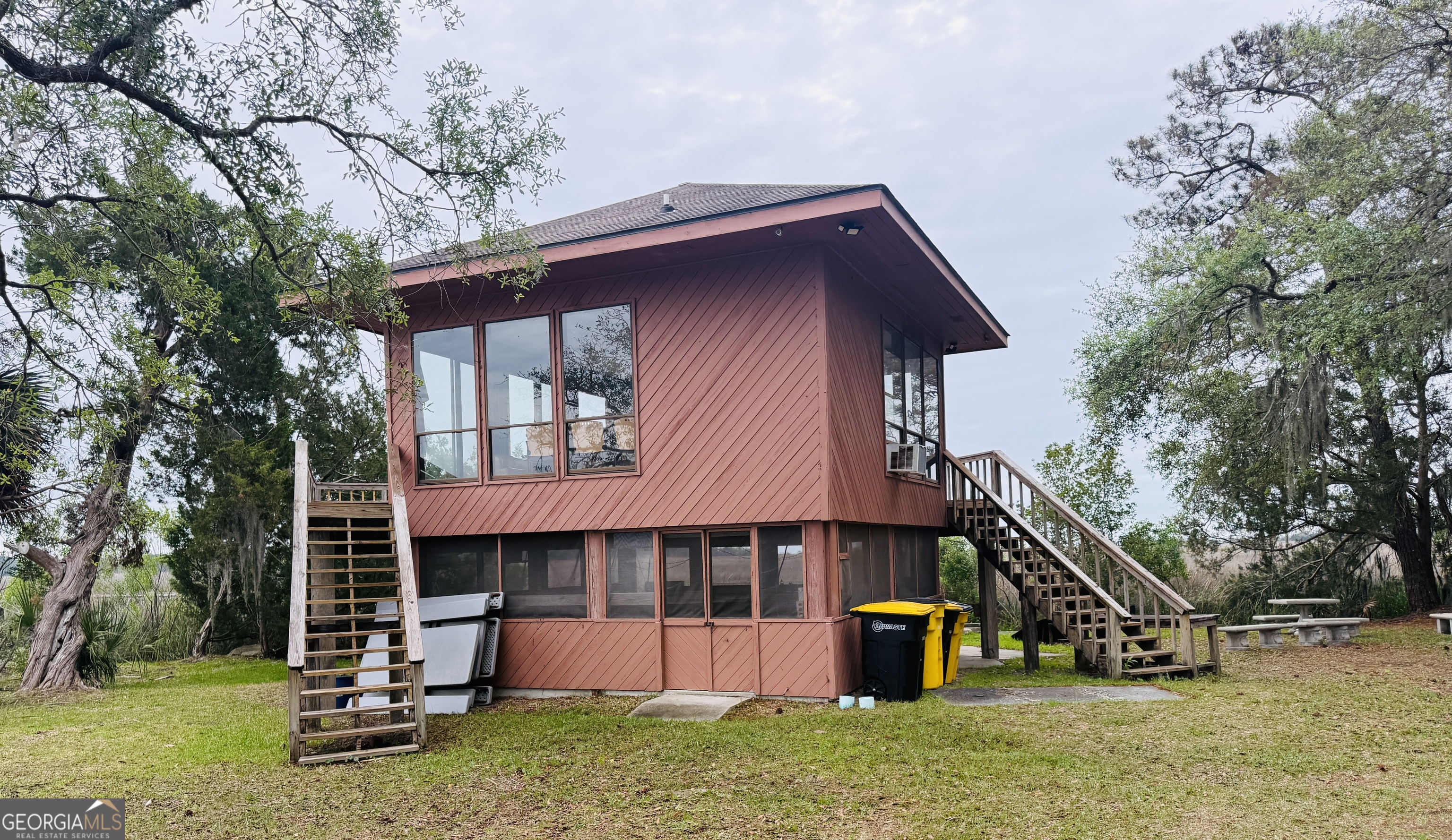 1525 W Black Island Road Darien GA 31305