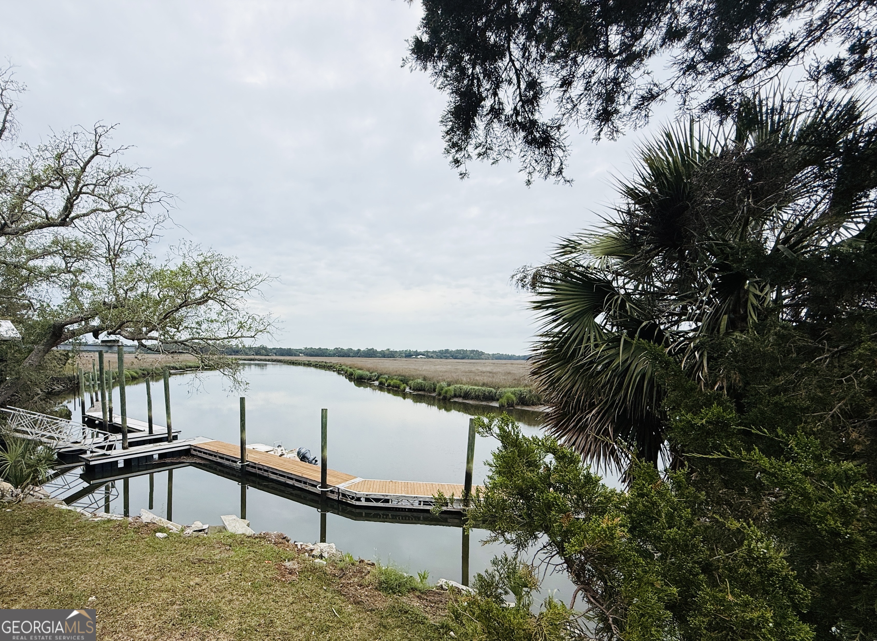 1525 W Black Island Road Darien GA 31305