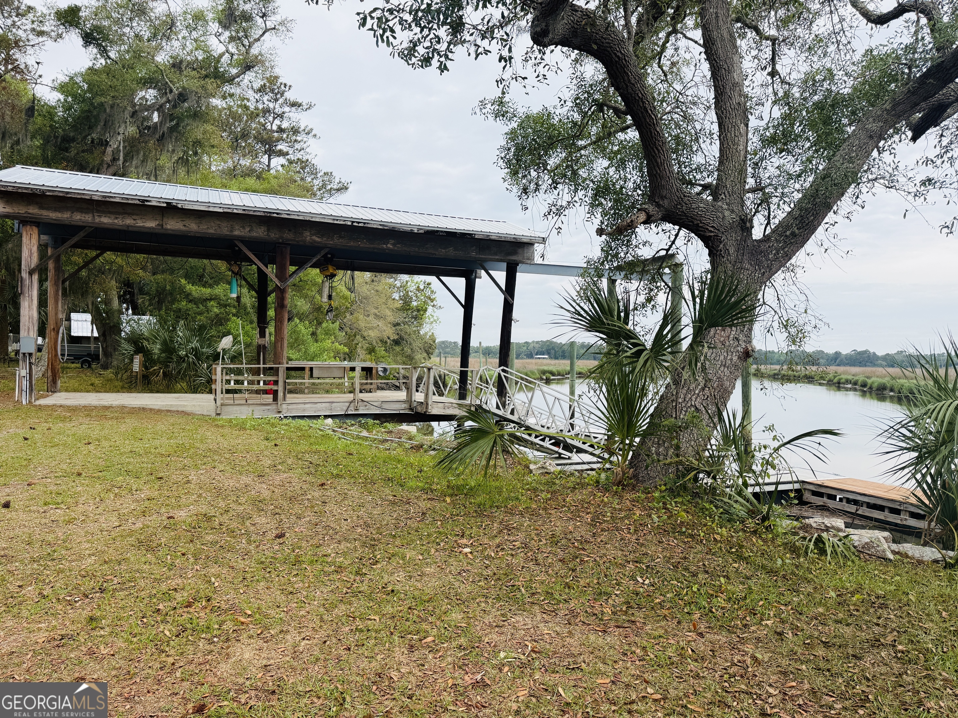 1525 W Black Island Road Darien GA 31305