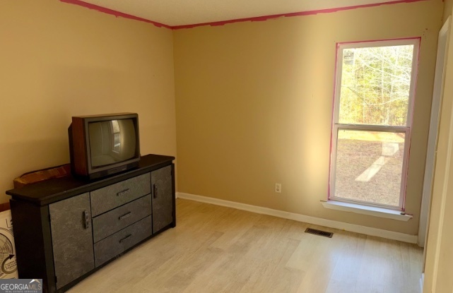 6523 Elberton Highway Dewy Rose GA 30634