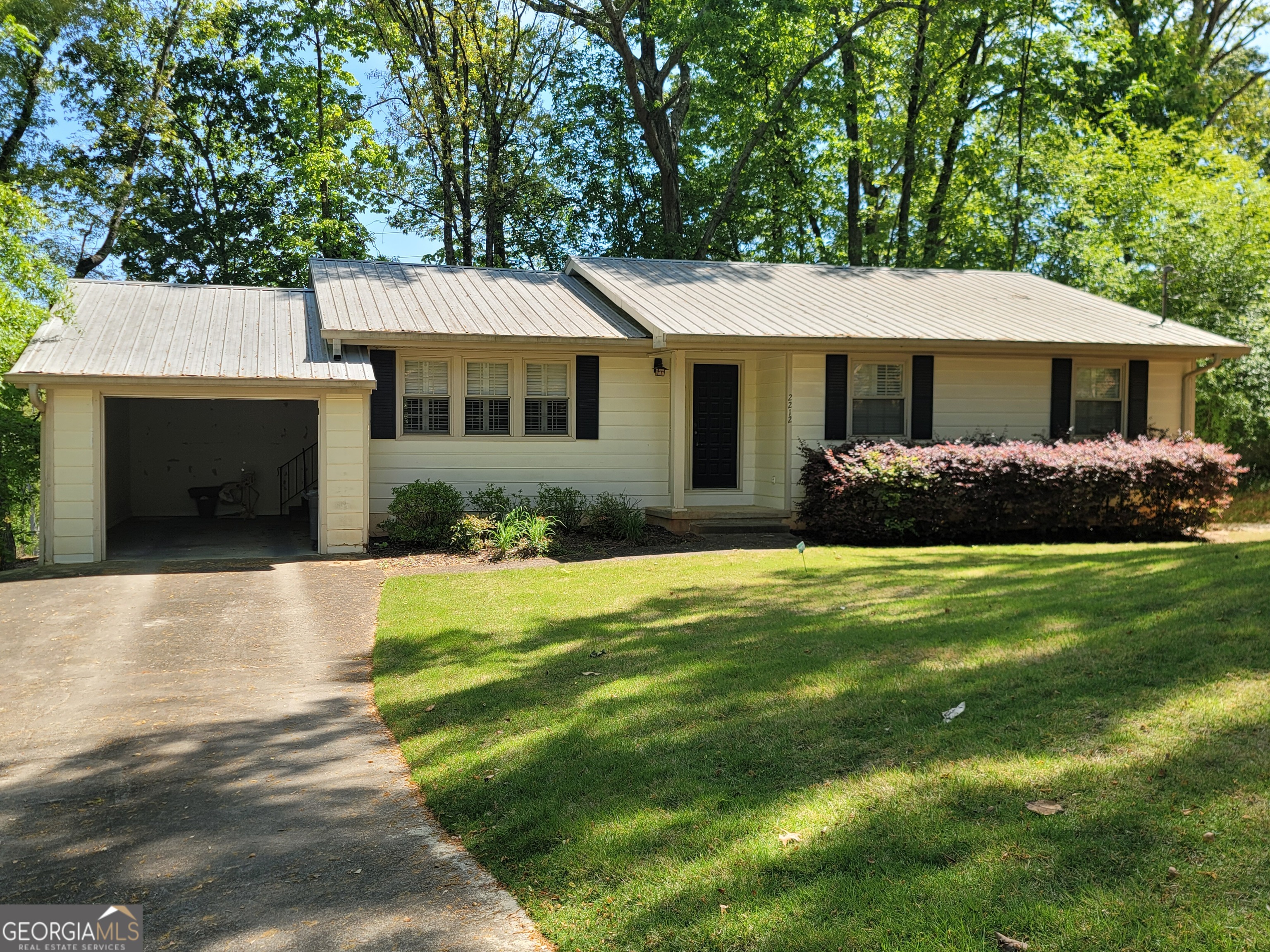 2212 Colonial Circle Gainesville GA 30501