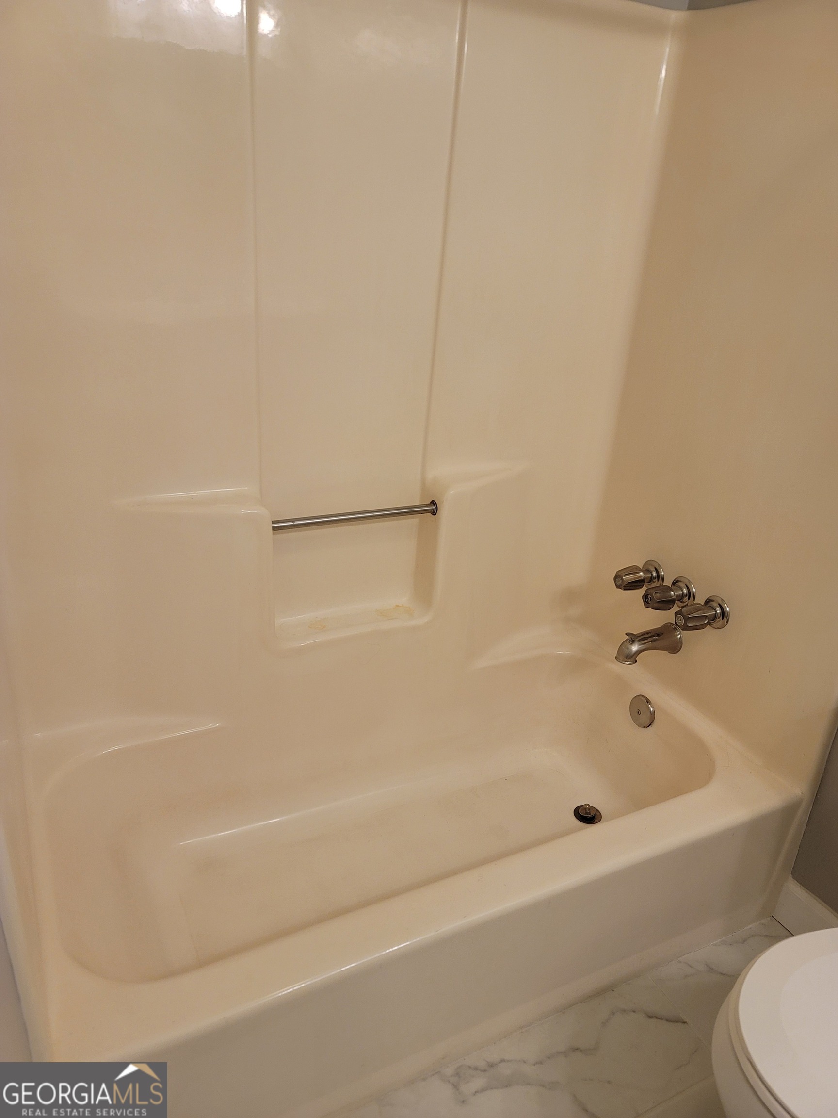 2212 Colonial Circle Gainesville GA 30501