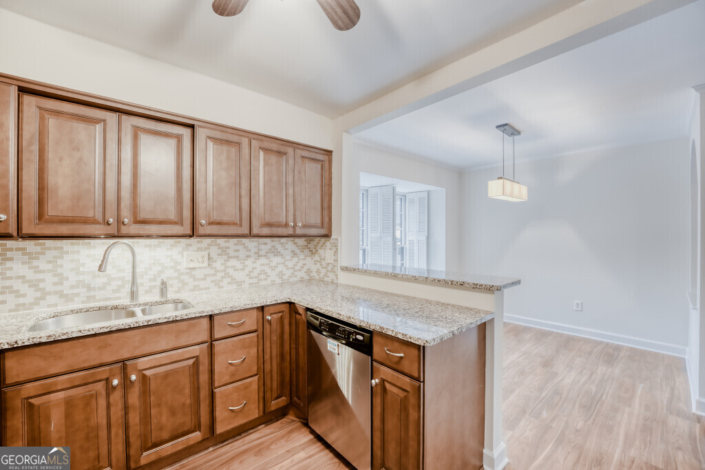 134 Woodmere Square NW Atlanta GA 30327