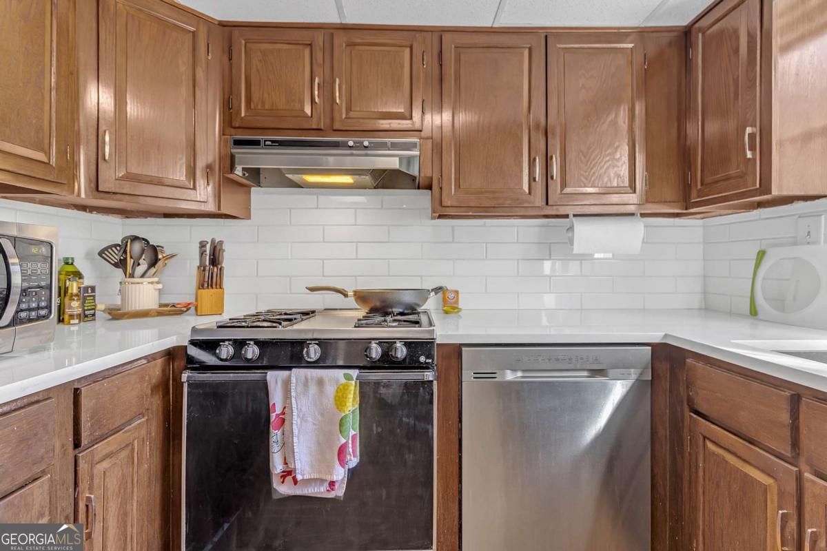 276 Lakemoore Drive NE Atlanta GA 30342
