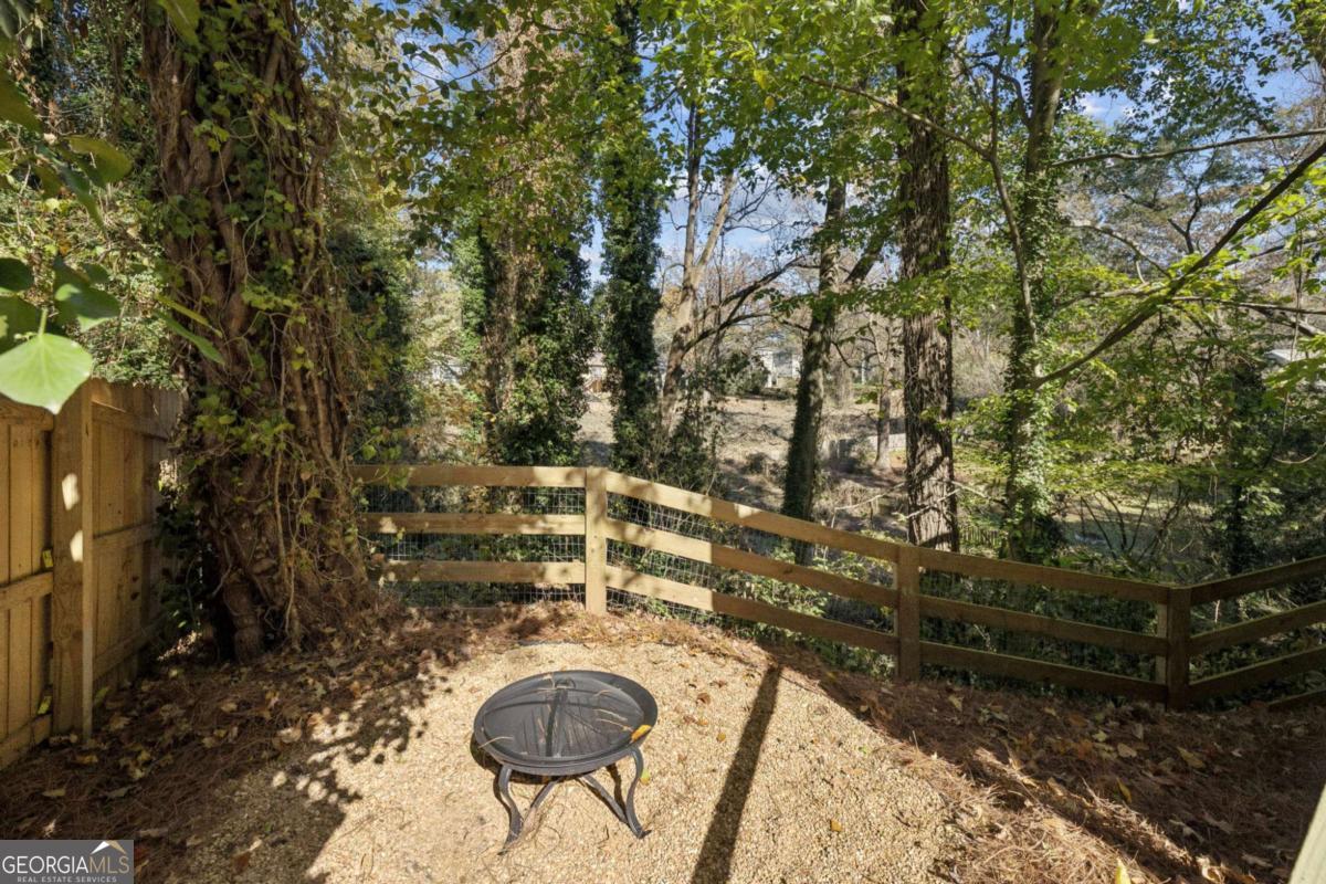 1917 Thompson Avenue East Point GA 30344