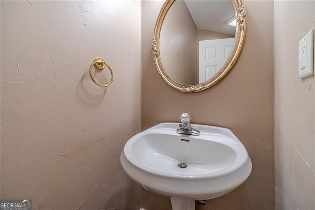 395 Amberbrook Circle Grayson GA 30017