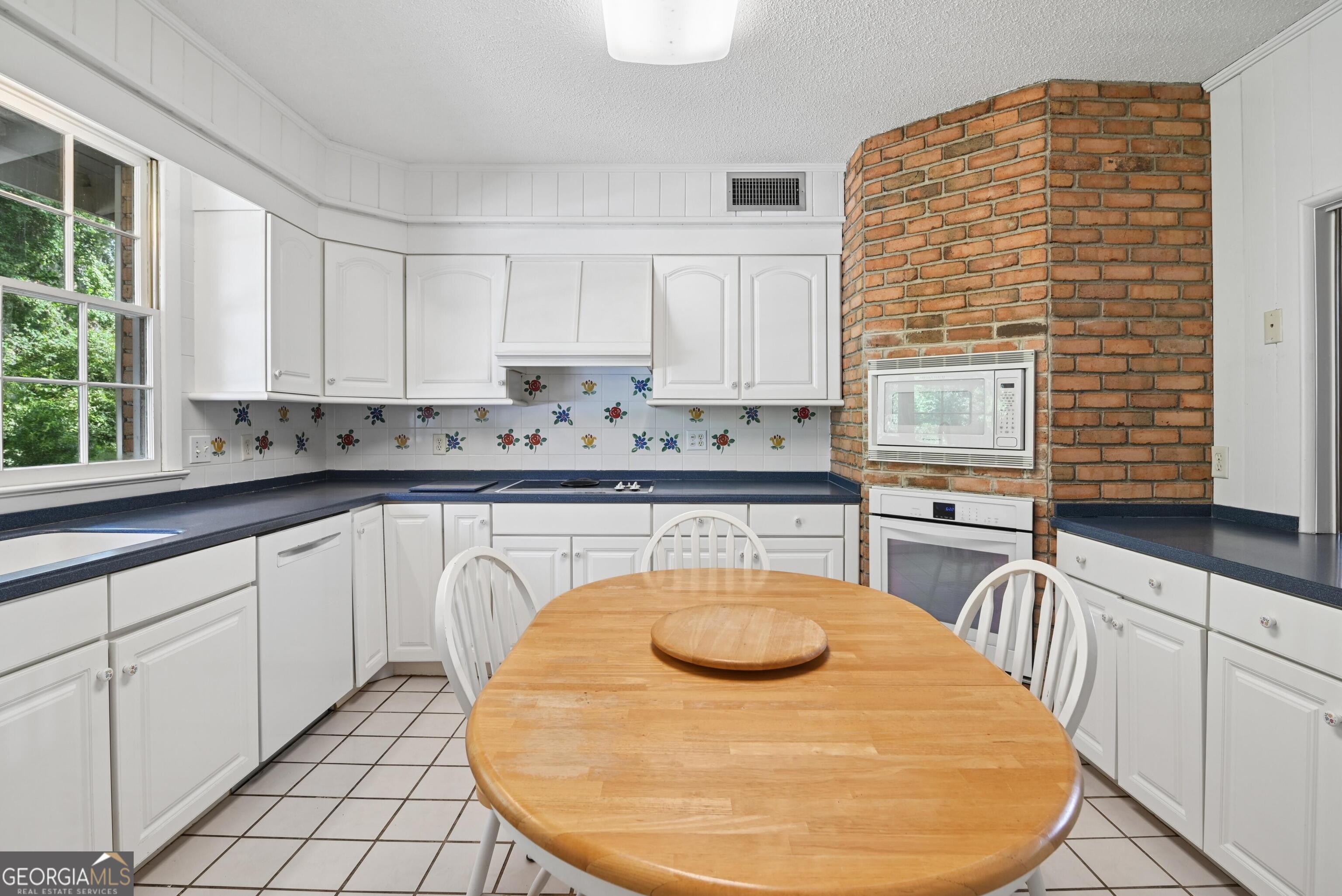 180 Saint Clair Drive St. Simons Island GA 31522