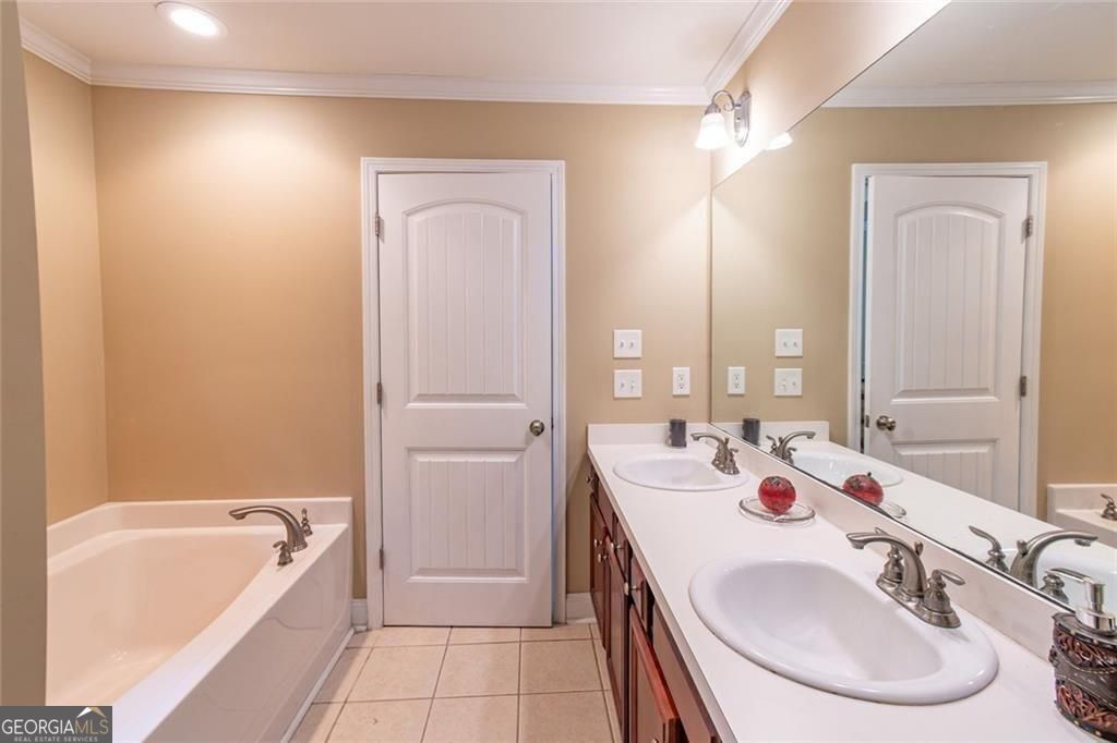 2208 Clarendon Court Conyers GA 30012