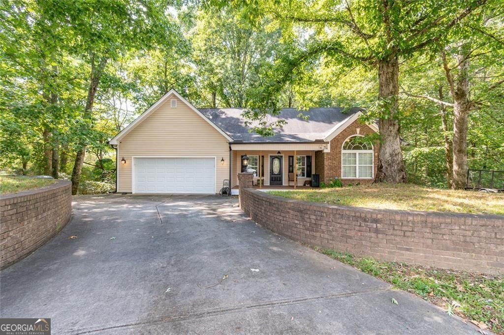 2208 Clarendon Court Conyers GA 30012